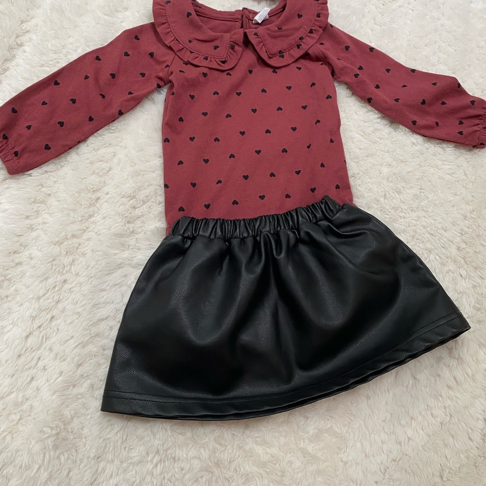 Baby matching set outfit with red heart top.